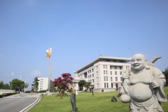 走进历史，，，，感受名人魅力|品味名人雕塑的奇异韵味